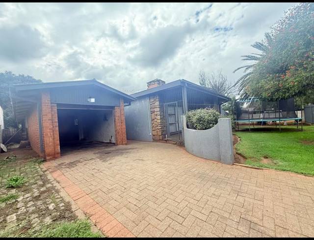 3 BEDROOM HOUSE FOR SALE IN VANDERBIJLPARK CW 4
